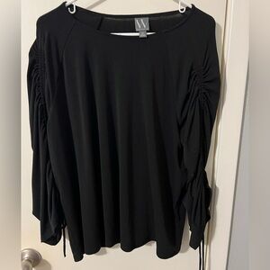 Women’s black top
Size XL